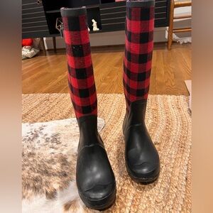 Austin Trading Women's Rubber Red Plaid Rain Boots Designer Buckle SZ 5 Flannel